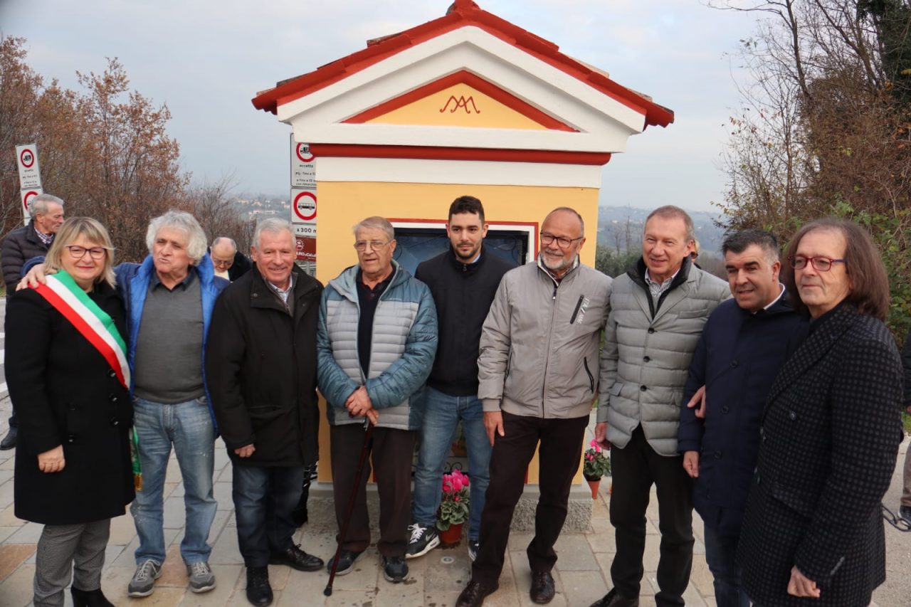Tre famiglie restaurano l’antico capitello “Dei Biaset”