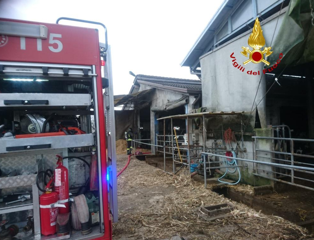 Va a fuoco un’azienda agricola