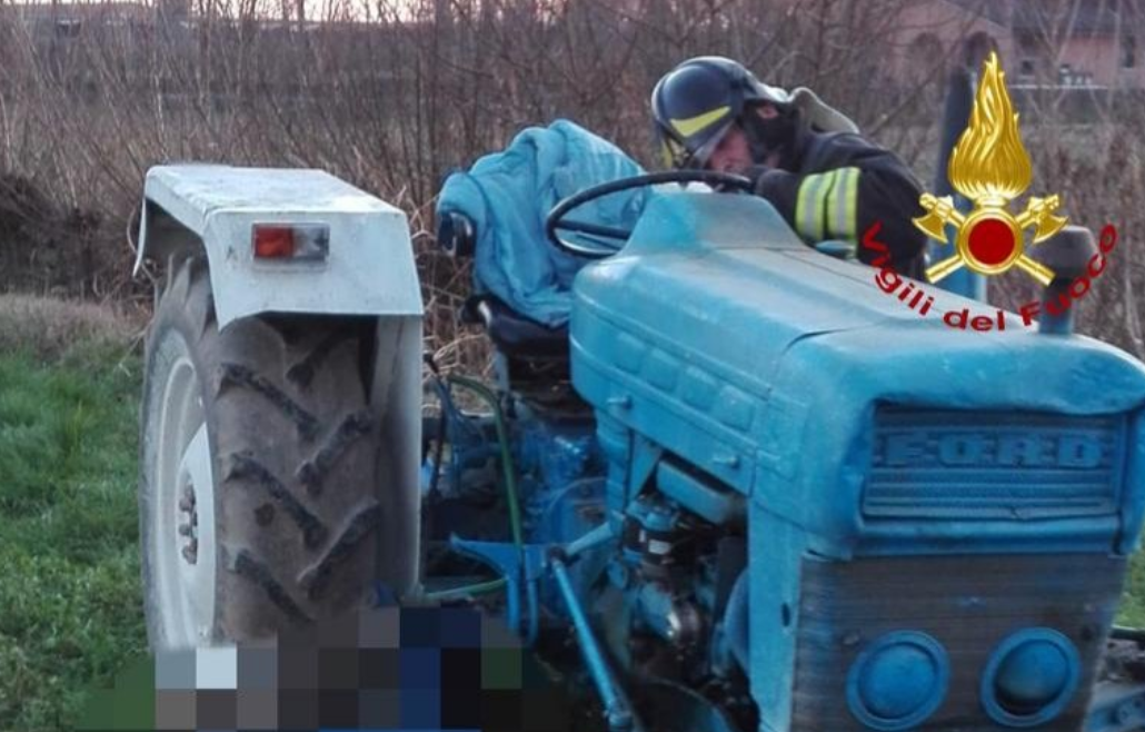 Finisce sotto il trattore, muore 85enne