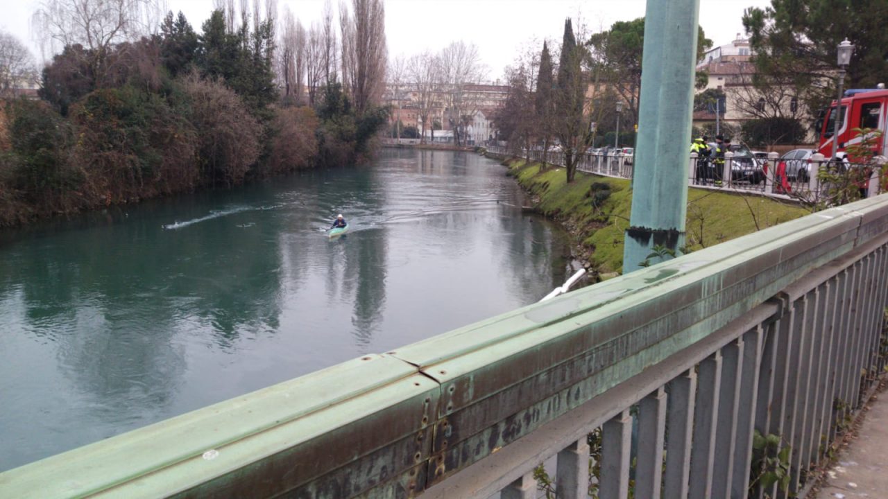 Allarme idrocarburi nel Sile a Treviso: accertamenti ambientali di Arpav in corso