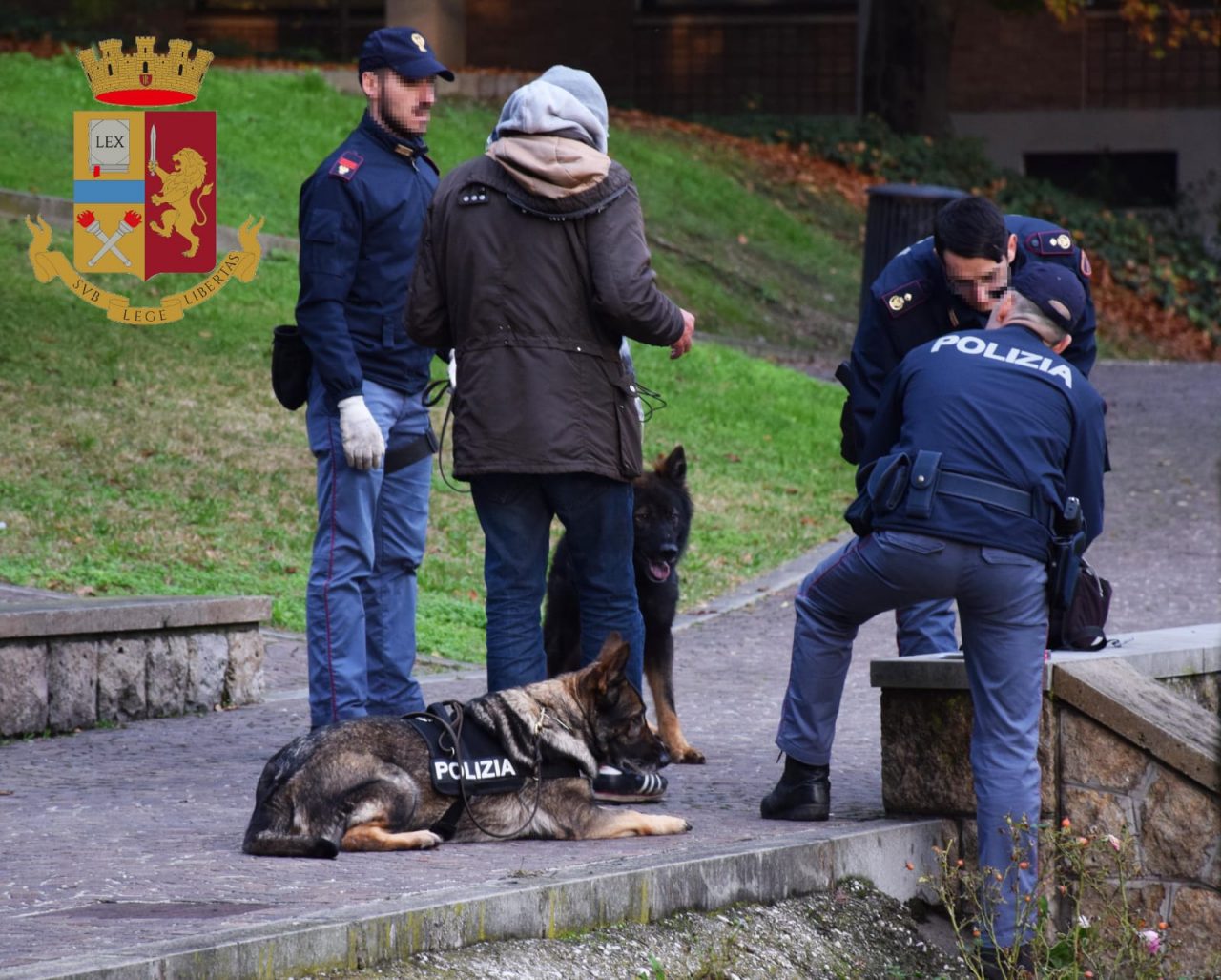 Spaccio Giardini Sant’Andrea Treviso, tre nigeriani controllati: una denuncia