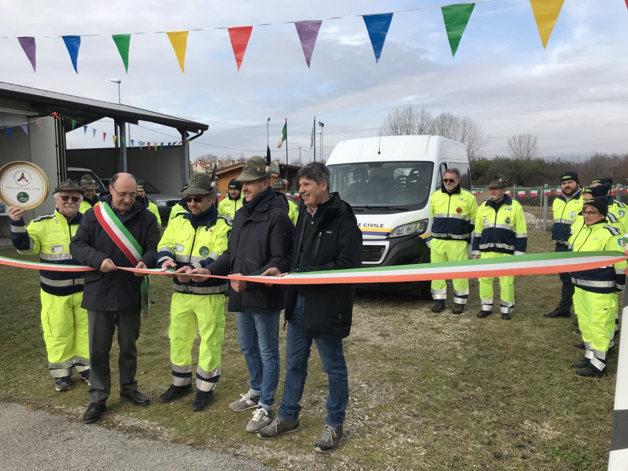 Protezione Civile Ana di Trevignano: consegnate le chiavi del nuovo furgone
