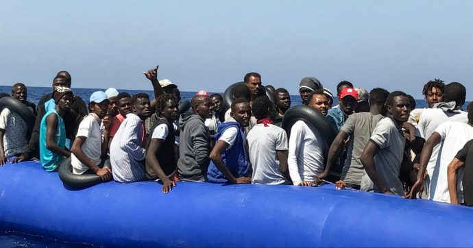 Sanatoria migranti “irregolari” e abolizione decreti sicurezza: l’appello