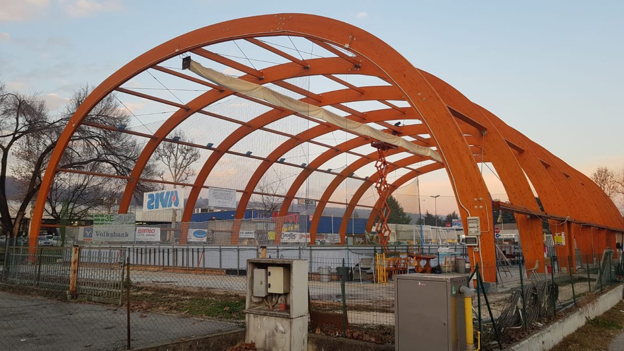 Tensostruttura di Caonada: in corso il rifacimento della membrana