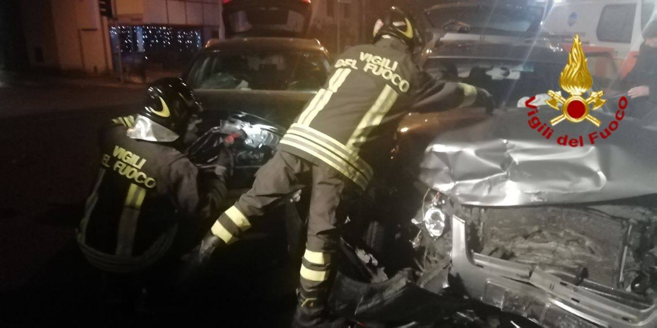 Incidente nelle prime ore del mattino, un ferito
