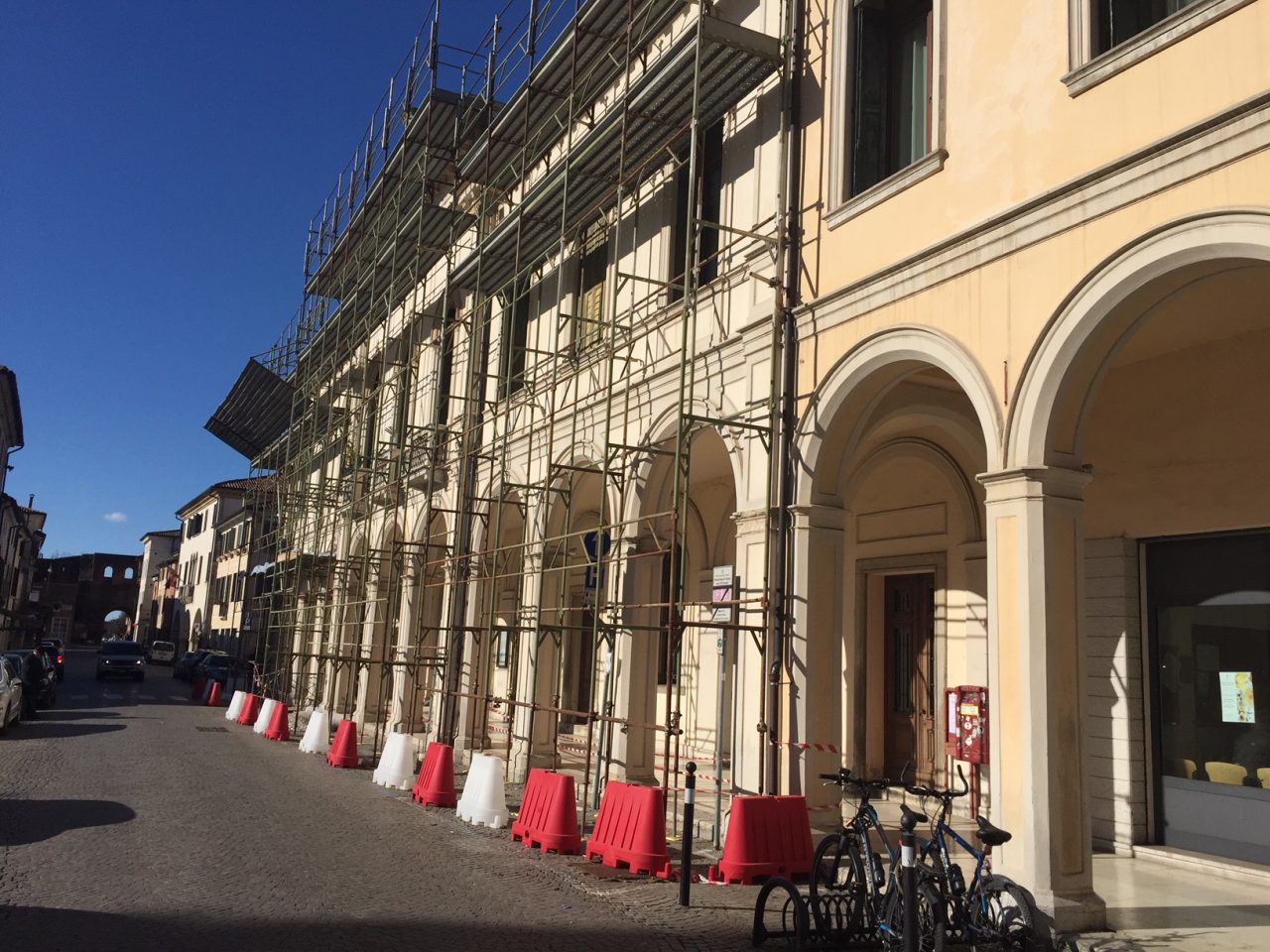 Palazzo municipale Castelfranco in restauro, dopo le infiltrazioni d’acqua si rifà il tetto