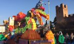Carnevale Castelfranco, un successo la sfilata dei carri: battuta la psicosi Coronavirus - VIDEO