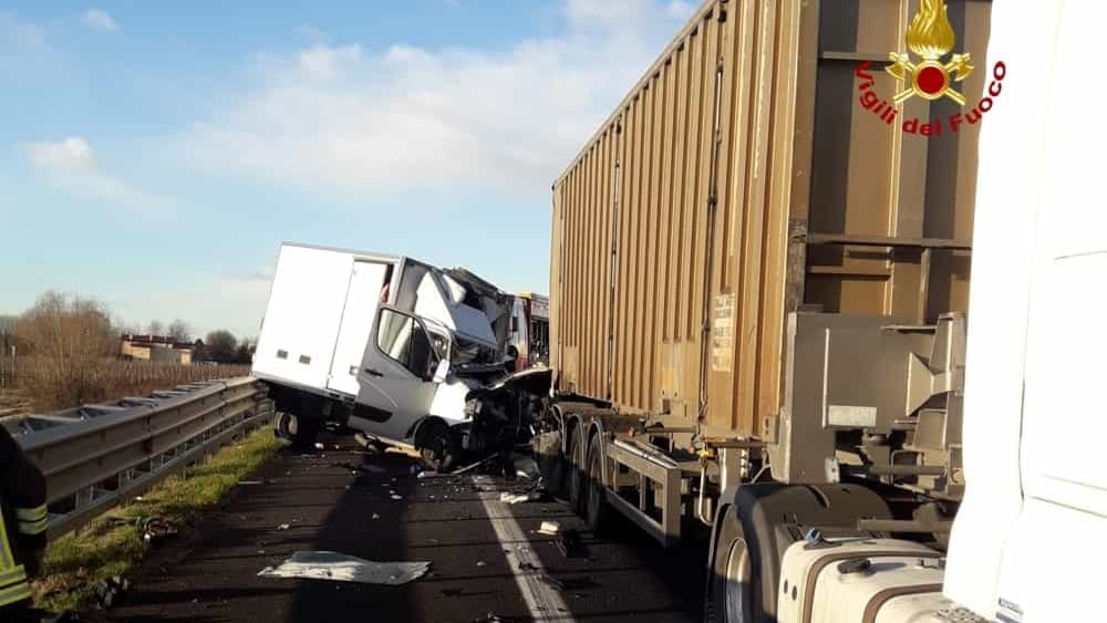 Tragedia in A4, morto 38enne di Loria