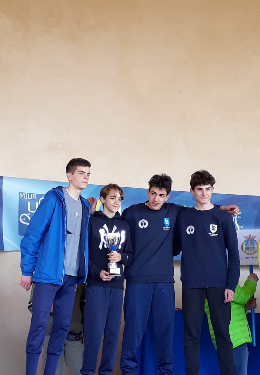 La squadra del “Levi” vince la campestre regionale