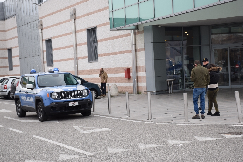 Passeggero molesto sul bus a Treviso, 15enne denunciato: aveva con sé un coltello