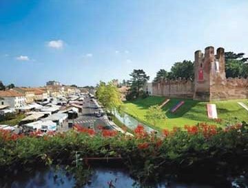 Rivoluzione mercato Castelfranco: bancarelle anche dentro il Castello
