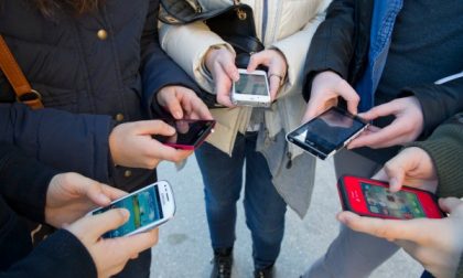Cyberbullismo: 4 ragazzi su 10 navigano tra le 2 alle 4 ore al giorno
