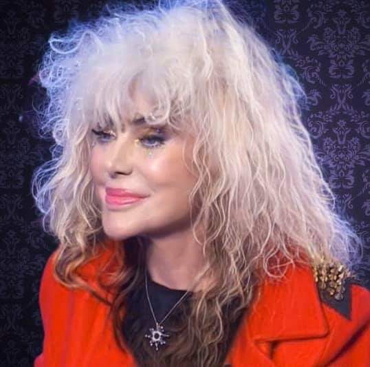 Donatella Rettore shock: “Mi devono rioperare, non va bene…”. L’affetto della sua Castelfranco