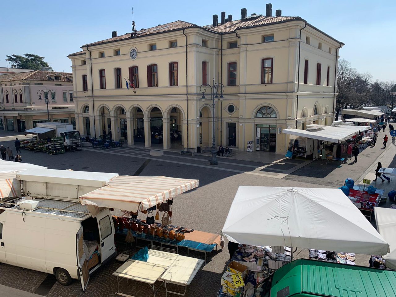 Mercato Montebelluna e polemiche, ecco com’è andata oggi