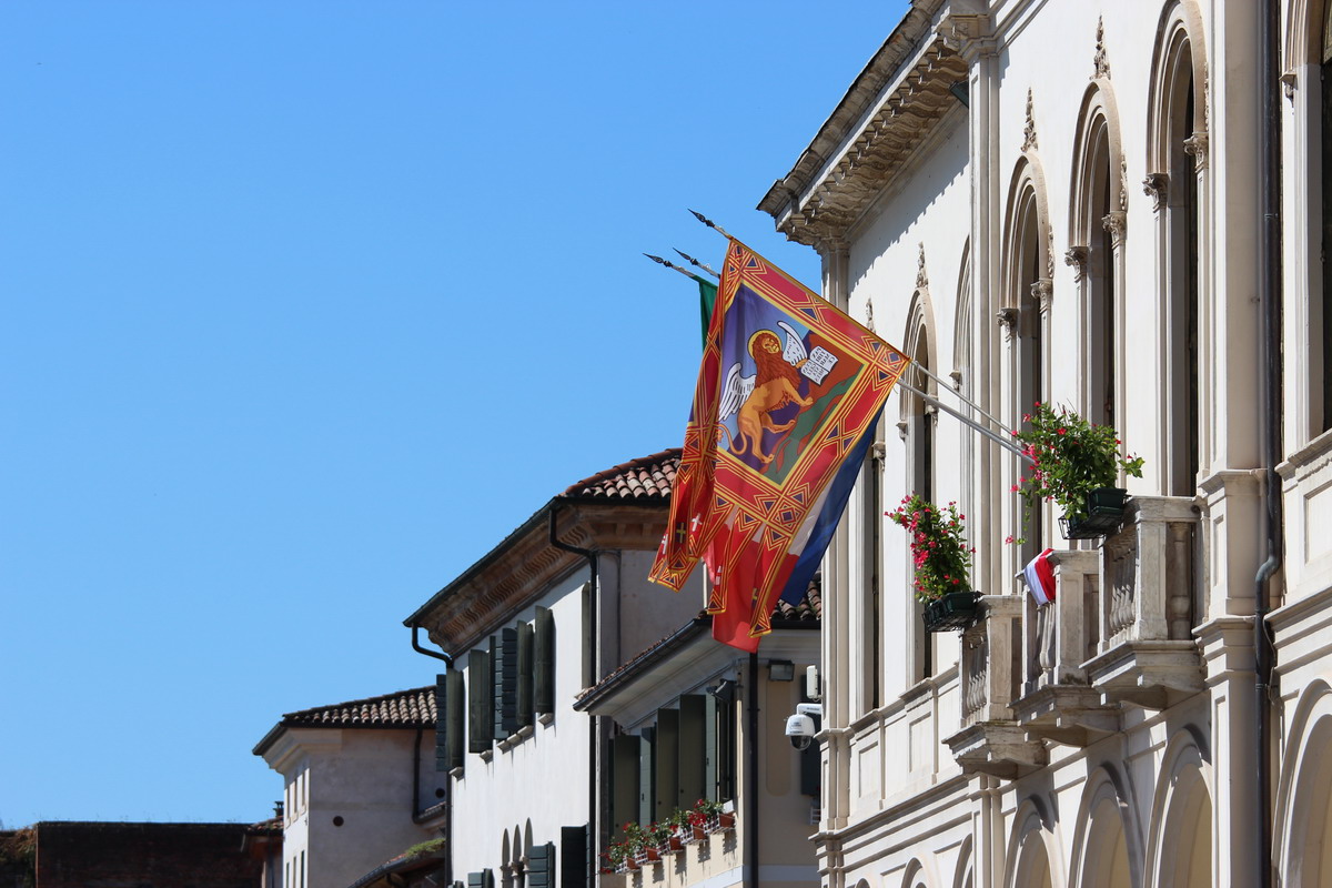 Comune Castelfranco, accesso ai servizi comunali ristretto