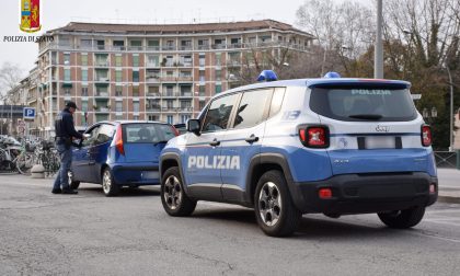 Controlli Polizia stradale, fermato con l'hashish: denunciato per violazione del decreto Coronavirus