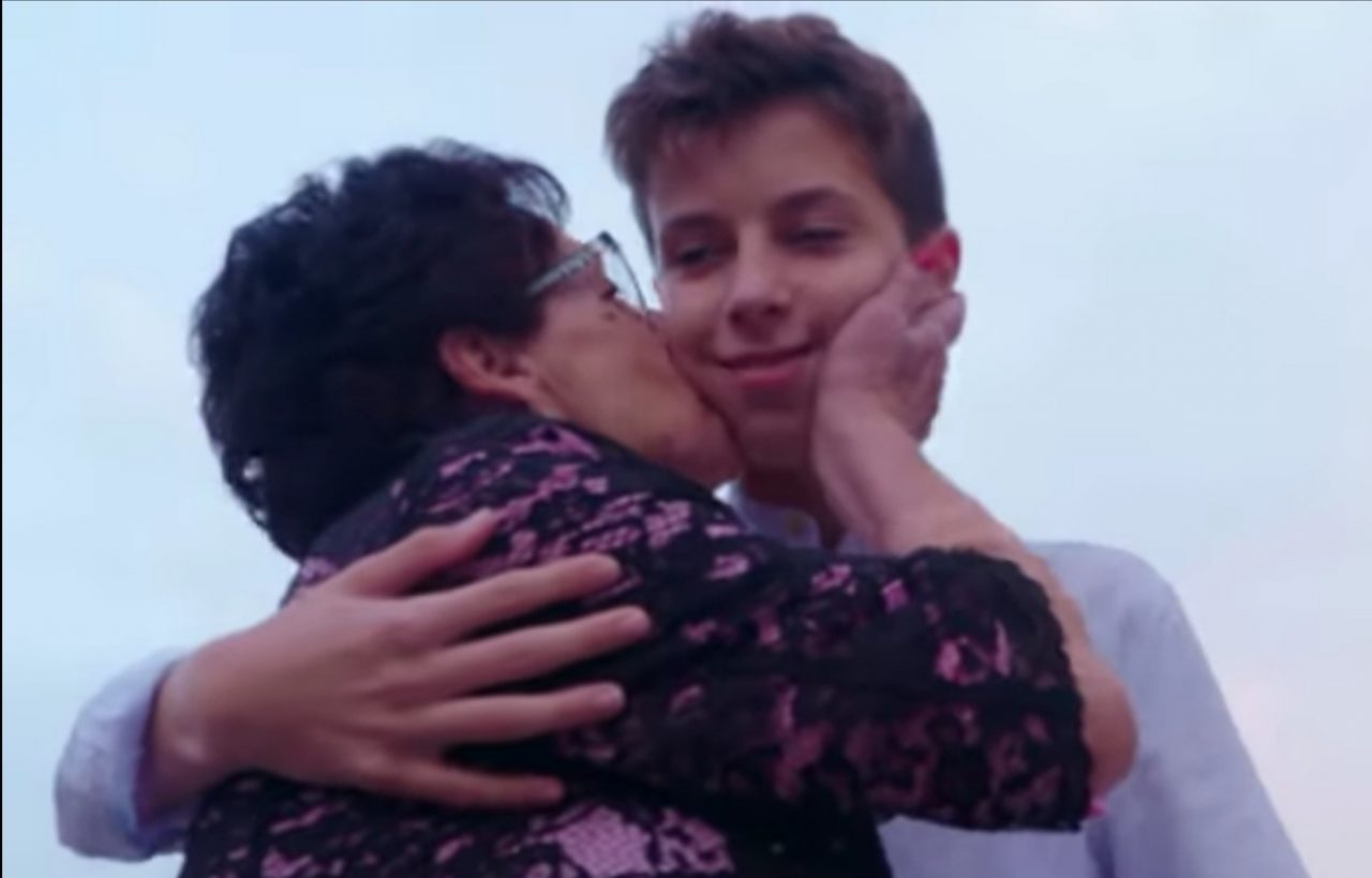 Francesco guadagna il Golden Buzzer grazie al canto, passione trasmessa dalla nonna VIDEO