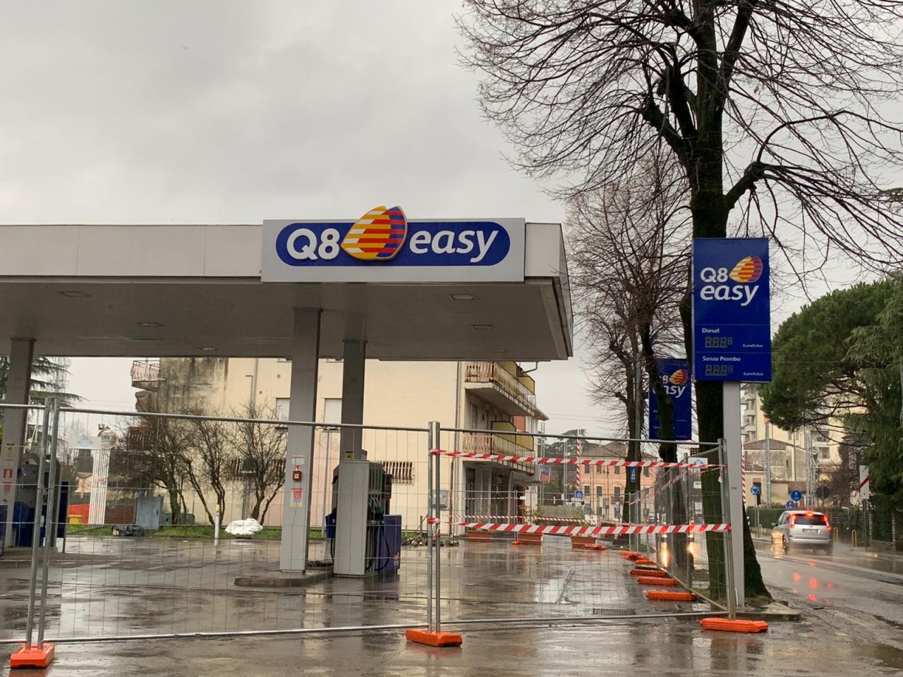 Sottopasso ferroviario via Piave Montebelluna, ci siamo: inizia il cantiere. Chiude il distributore di benzina