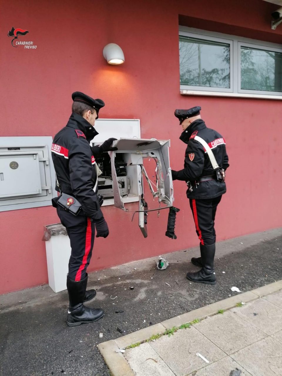 Sportello postamat Resana fatto esplodere stanotte dai malviventi