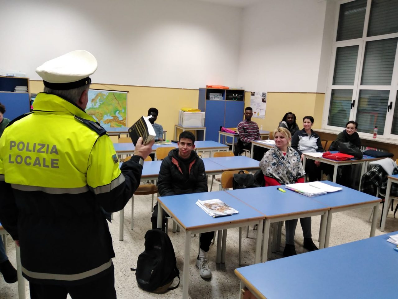 Educazione stradale Castelfranco, i ragazzi stranieri scrivono una lettera al Vigile