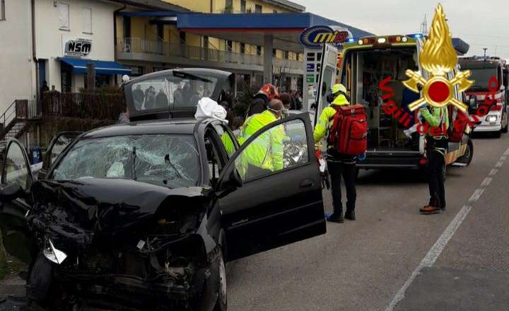 Tremendo schianto a Ponte di Piave: due feriti