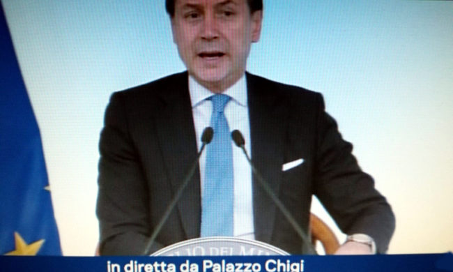 Zona protetta in tutta Italia, l’annuncio di Conte: scuole chiuse fino al 3 aprile