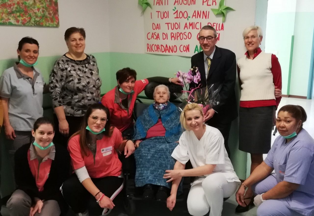 Maria spegne 100 candeline, una vita spesa per la famiglia
