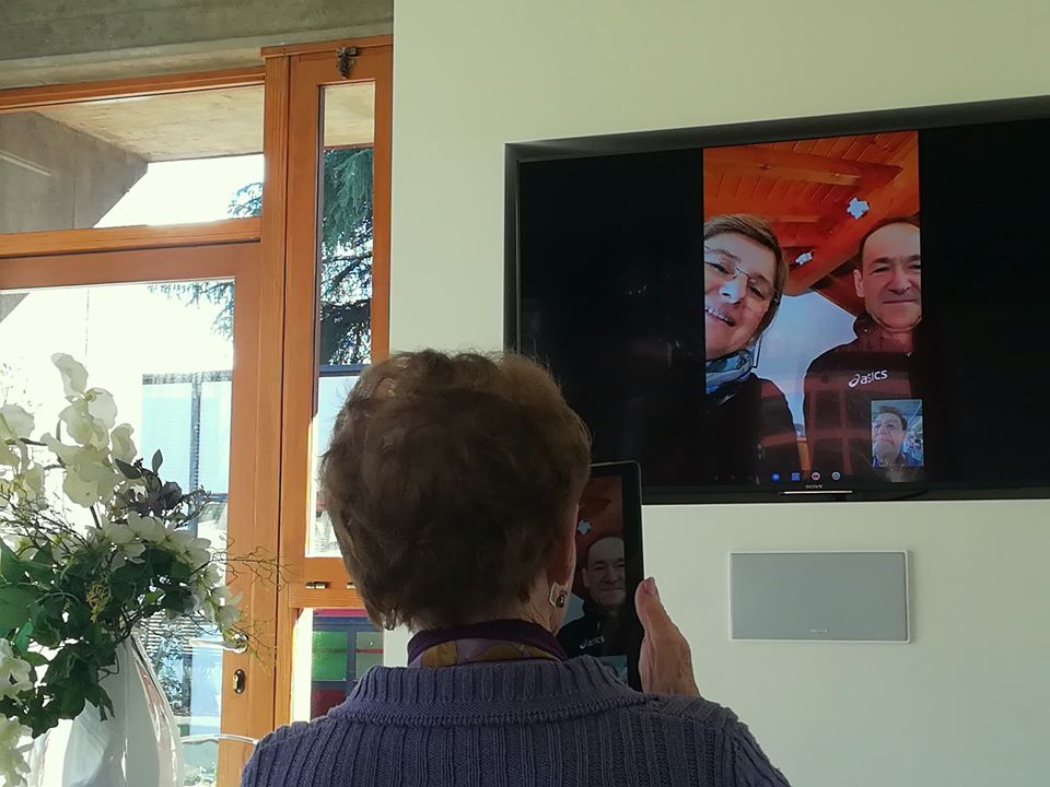 Videochiamate per tenersi in contatto, il Coronavirus non ferma la vitalità del Sartor