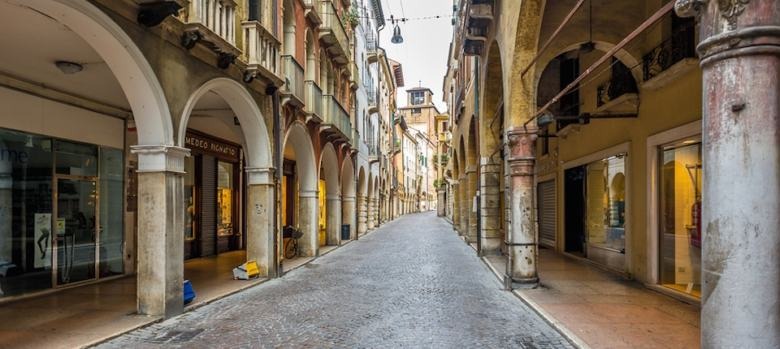 Commercio a Treviso: il 40% dei negozi rischia di non riaprire più