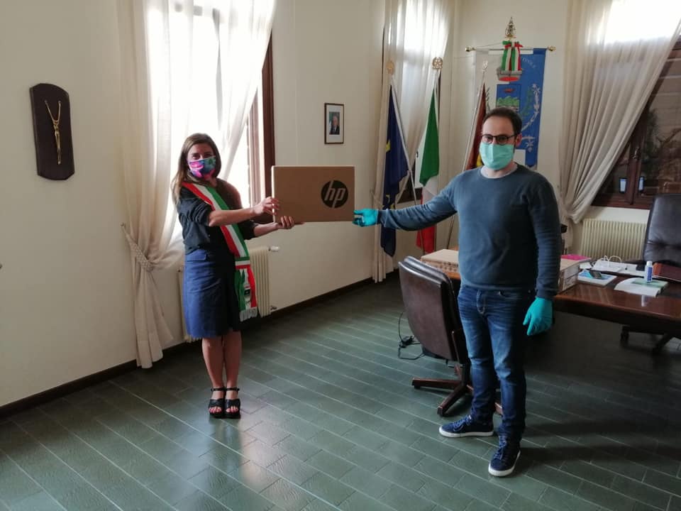 Didattica a distanza ad Altivole, la DF Steel di Caselle dona 4 portatili