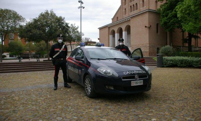 Atti osceni, stangati i due “runner” nudi: multa e denuncia