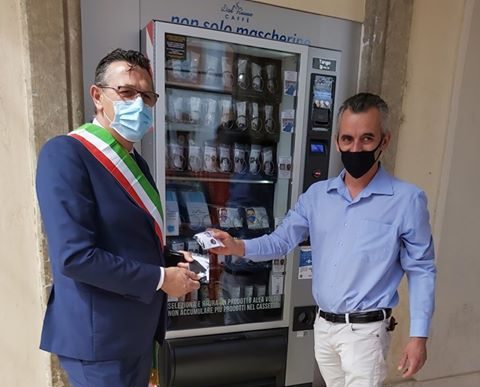 Distributore mascherine Castelfranco: ecco l’inaugurazione – FOTO
