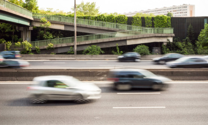 Troppe auto incidono sull'inquinamento. Controllate il catalizzatore.