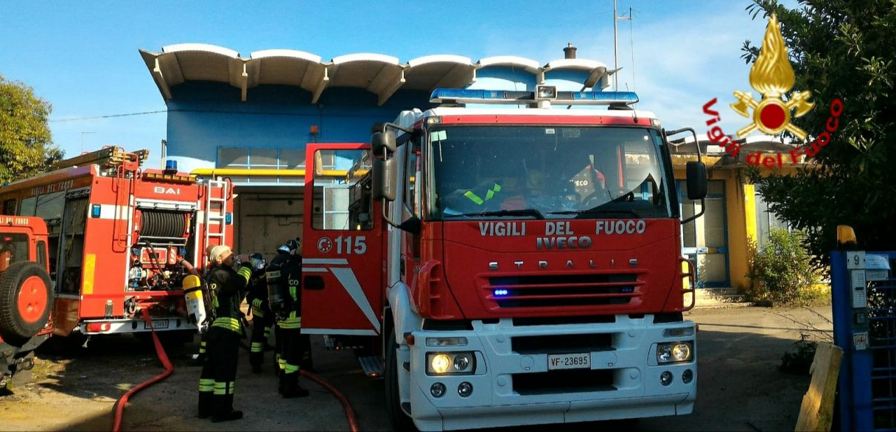 Incendio Paese, fiamme all’ex Lunazzi: domate dai Vigili del fuoco