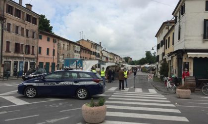 Mercato centrale di Treviso: quattro banchi denunciati per lavoro nero