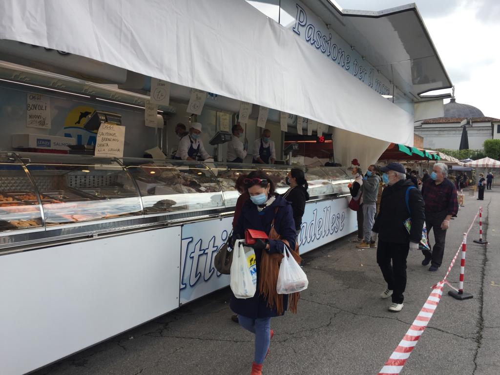Mercato, dal 21 gennaio riapertura a tutti i settori