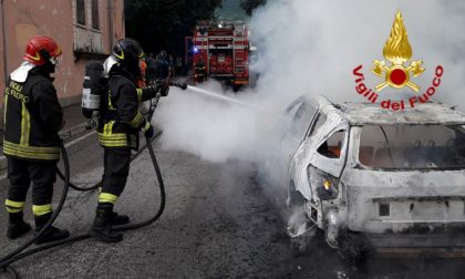 Incendio auto a Crespano del Grappa: fiamme domate dai Vigili del fuoco