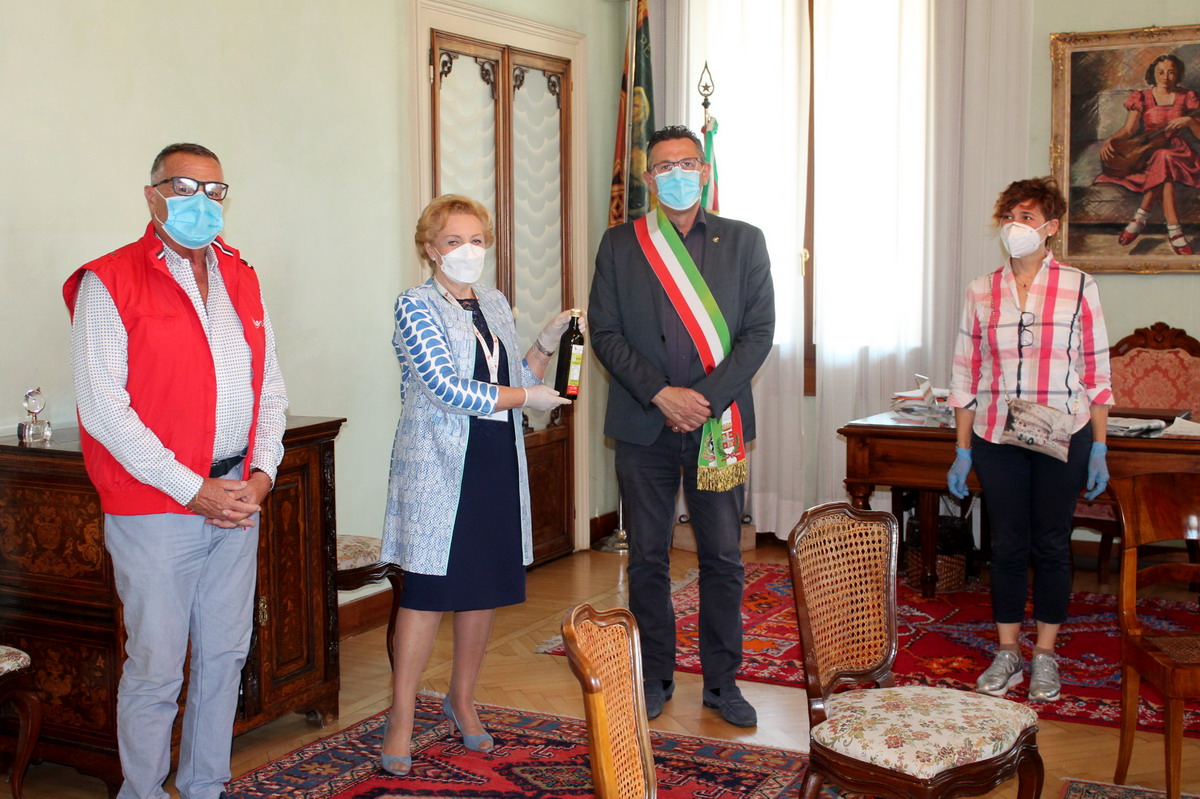 Emergenza sociale Castelfranco, Dalla Costa e Lilt donano pasta e olio per le famiglie