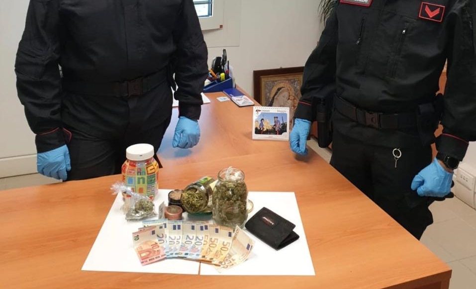 Detenzione di marijuana, preso un 18enne di Loria: è ai domiciliari