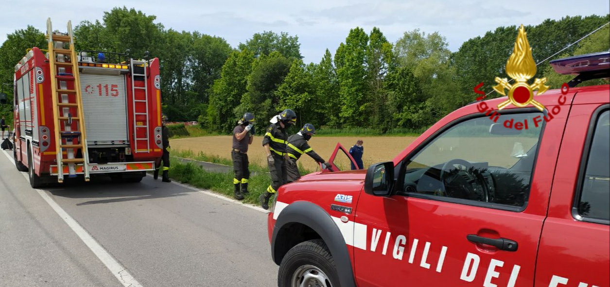 Badoere di Morgano, fuori strada con l'auto finisce nel fossato: un ferito