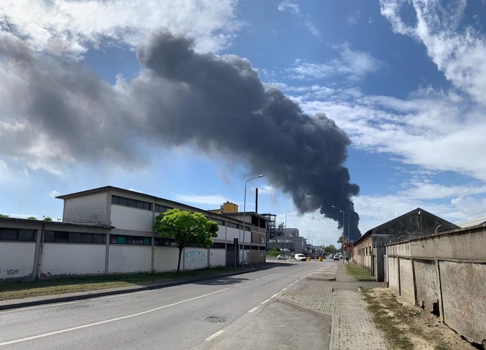 Incendio Marghera, le indicazioni della Provincia di Treviso: “Tenere finestre chiuse”