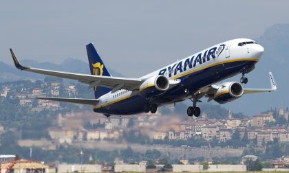 In ritardo all’aeroporto di Treviso, scavalcano il gate per imbarcarsi: multate due turiste francesi