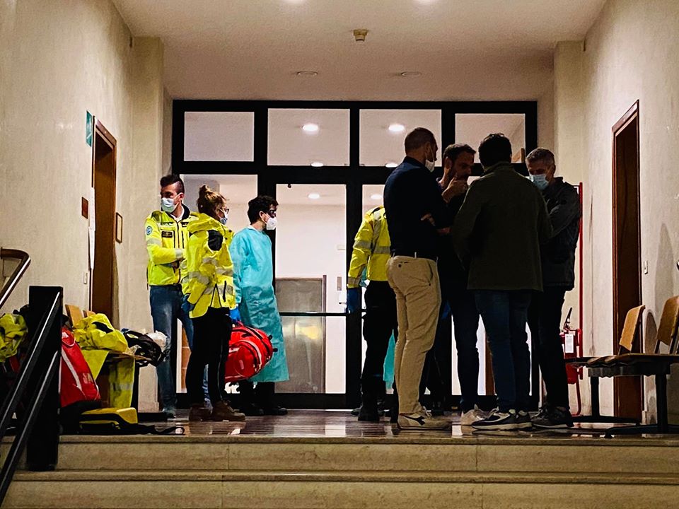 Treviso, busta con polvere bianca al sindaco Conte: "Codardi, non ho paura"