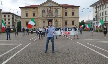 Mascherine Tricolori, sesto sabato di protesta a Vittorio Veneto: "Governo a casa!"