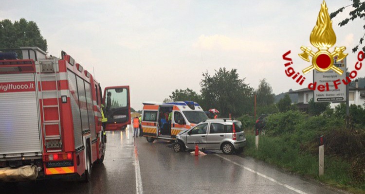 Incidente tra due auto a Montebelluna: 3 feriti di cui uno grave