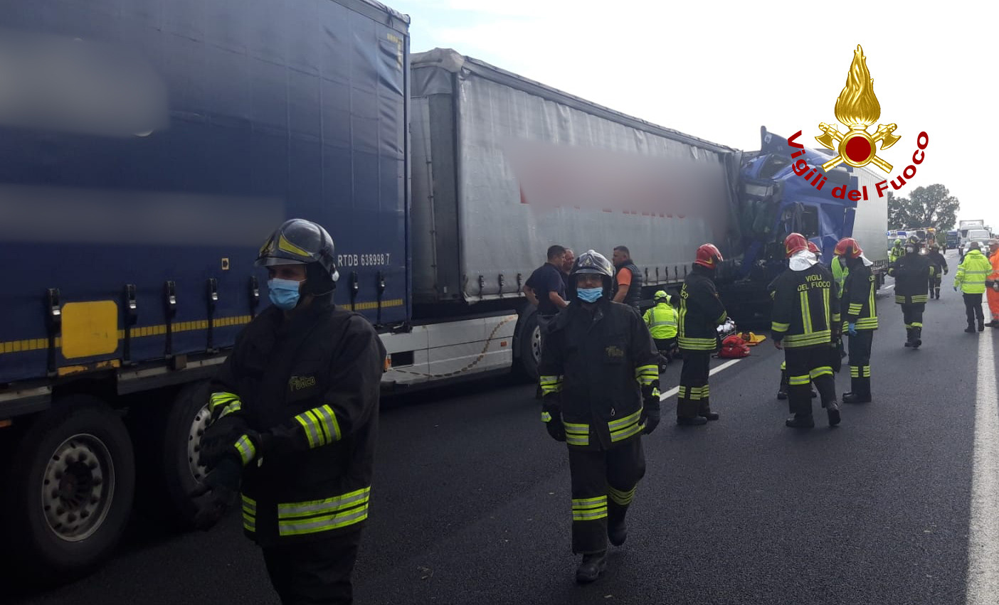 Incidente A4, scontro tra camion: un ferito - FOTO