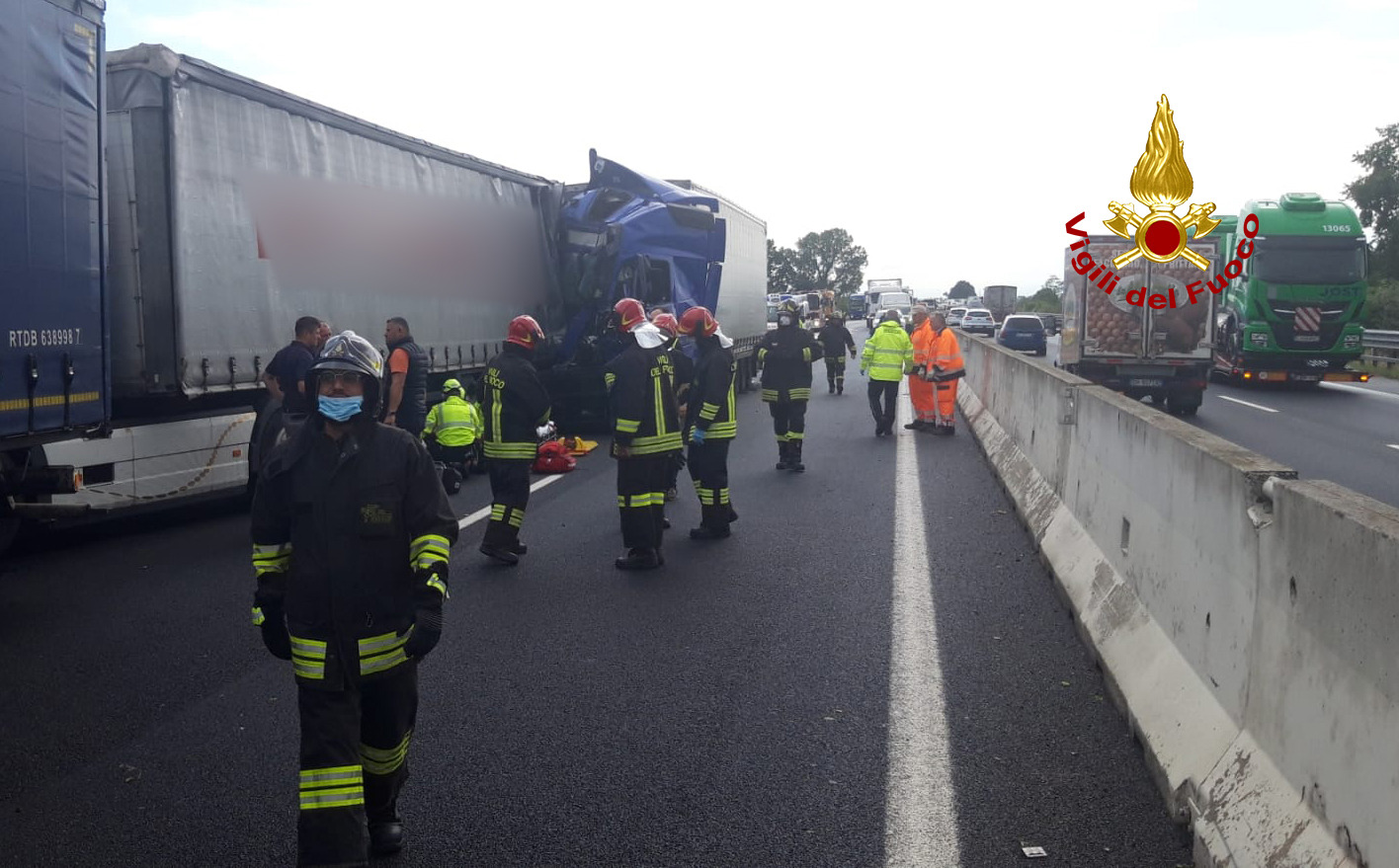 Incidente A4, scontro tra camion: un ferito - FOTO