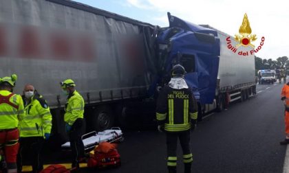 Incidente A4, scontro tra camion: un ferito - FOTO