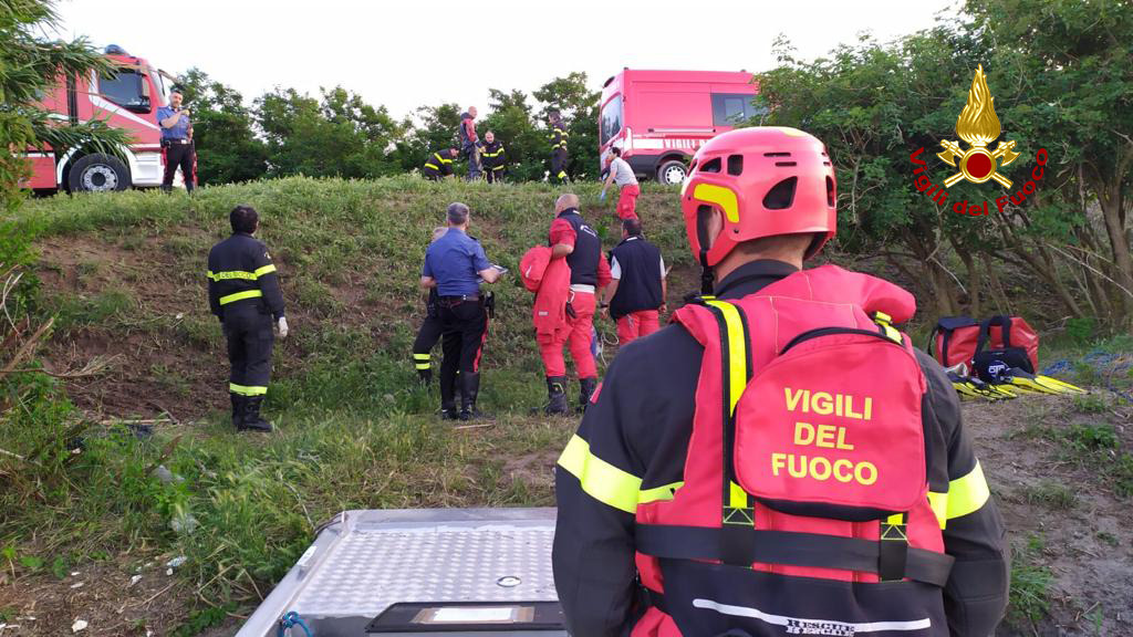 Automobilista nel Brenta, il corpo recuperato ieri sera dai sommozzatori - GALLERY