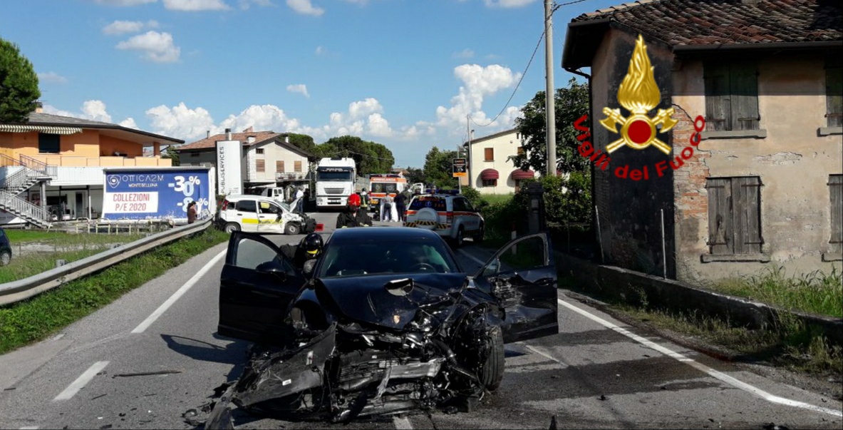 Schianto Montebelluna, donna sbalzata fuori dall’auto: resta grave al Ca’ Foncello